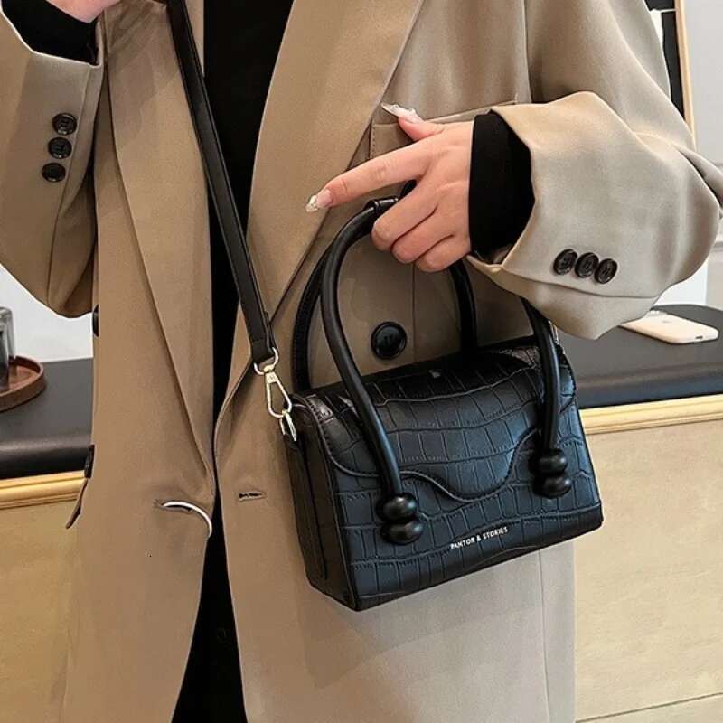 Handbags New Ladies Shoulder Commuter Girl Crossbody Simple Solid Colour Small Square Bag Handbag Car Ing Craf