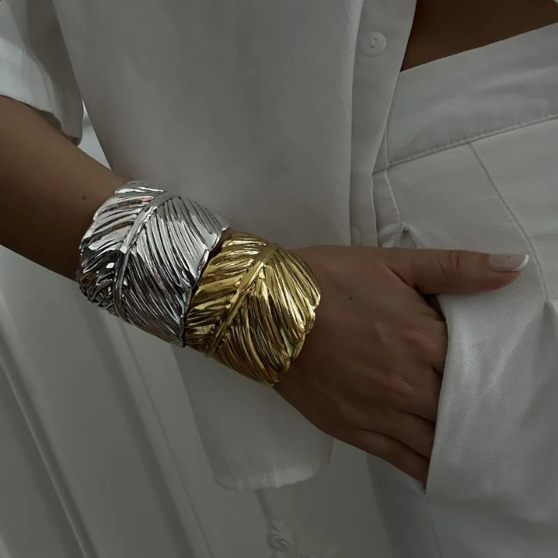 Bracelet Charms Bangle Solid Gold Boho Carved Pattern Open Hand Decorated Metal Wind Feather Wide Women Company 250227