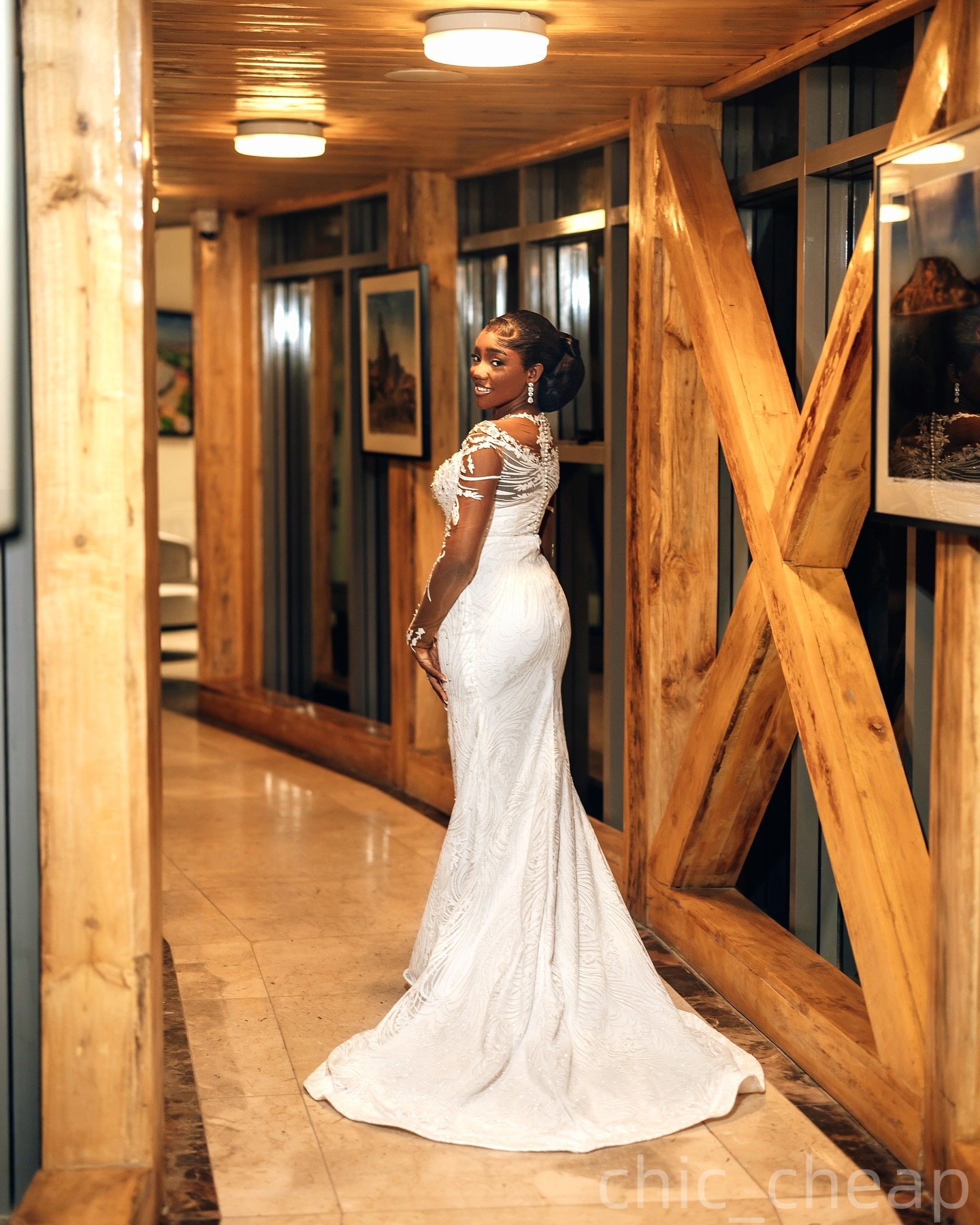 2025 Arabic Aso Ebi Plus Size Ivory Wedding Dress Lace Crystals Sheer Neck Sequined Lace Detachable Train Bridal Gowns Dresses ZJ059