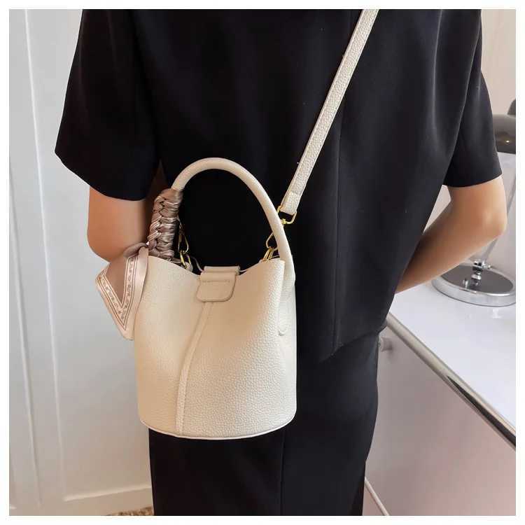 2025S Designer High-Grade Textured Mini Bucket Bags 2024 Fashion Soft Leather Hasp Crossbody Bag Lady Daily Commuter HandbagsC250222 Shoulder crossbod