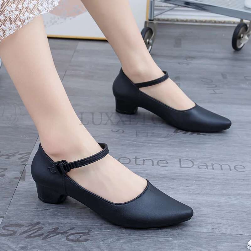 Sandals Pointed Jelly Toe Chunky Med Heels Flip ps Sgback Casual Candy Skidproof Beach Shoes for Women PVC Sandalia