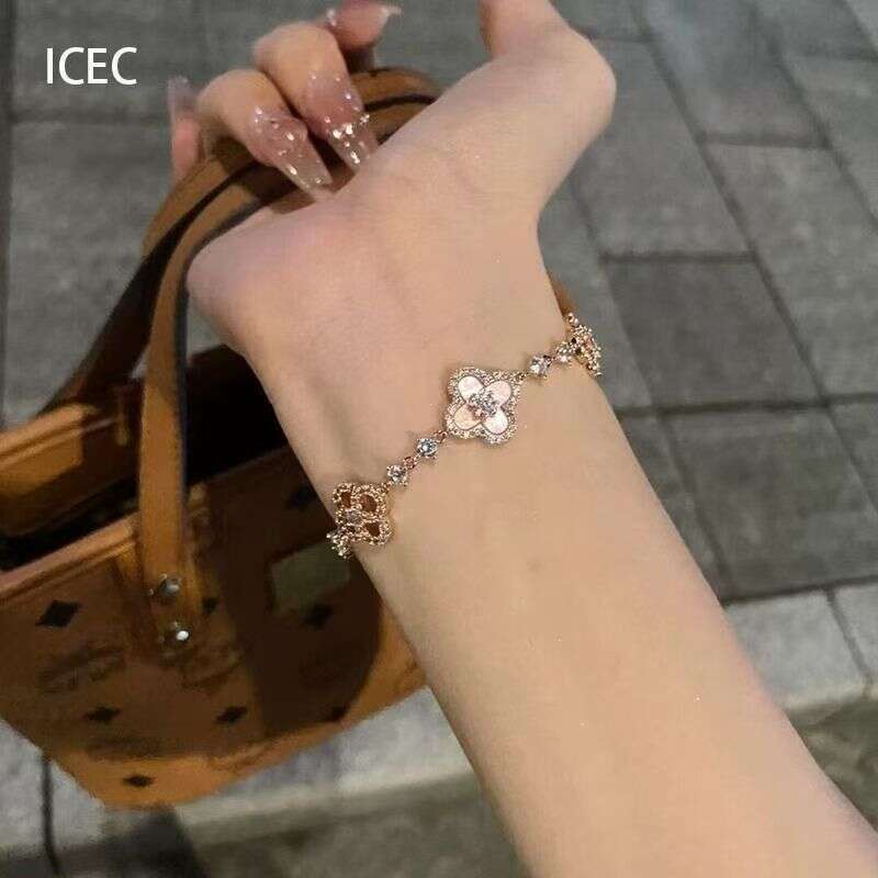 designer bracelet High beauty wealthy heiress pink small wer bracelet new niche exquisite high-end girlfriend style temperament jewelry