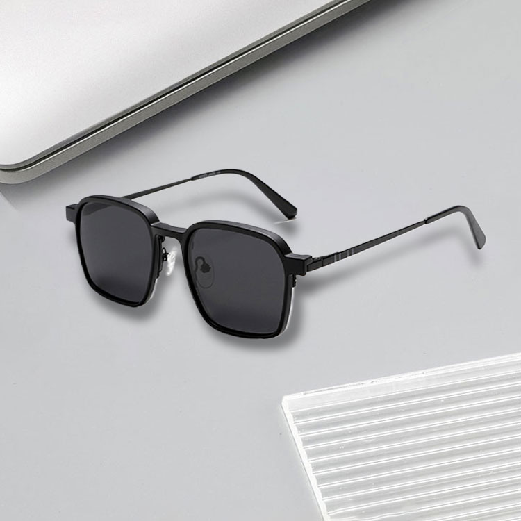 Stylish Gender-Neutral Designer Shades for Versatile Everyday and Professional Outings