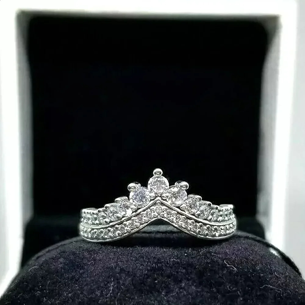Princess Crown Engagement Rings For Women V-shape 925 Sterling Silver Wedding Band Lab Diamond Cocktail Ring 250219