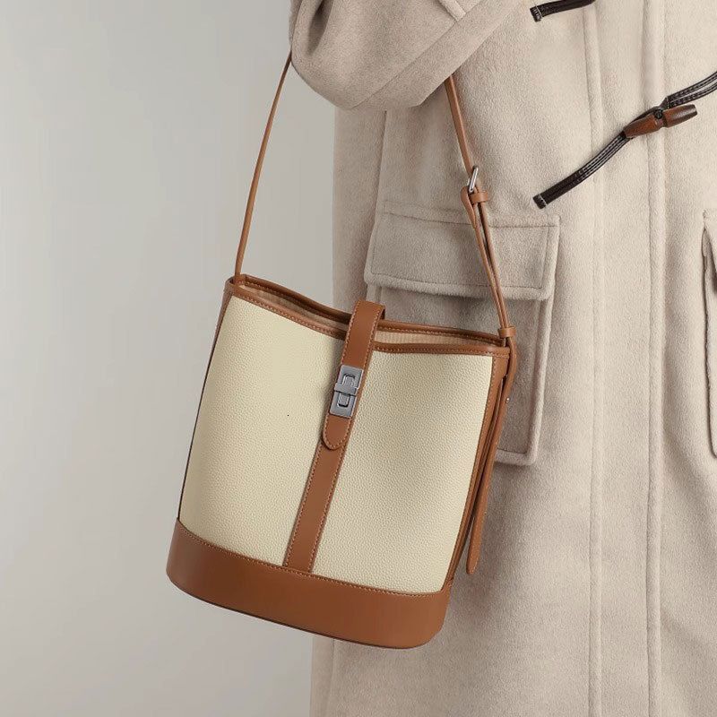 Light versatile bucket 2024 new crossbody women's large capacity high-end commuting shoulder bag