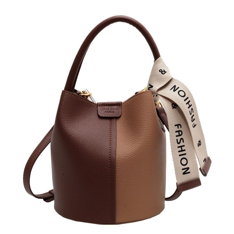 New portable bucket niche design, women's color blocked crossbody with high aesthetic value, underarm shoulder bag