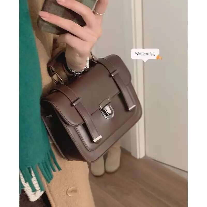 Japanese Crossbody Students Retro Handbag College Style Ladies Shoulder Bag Metal Decoration PU Material