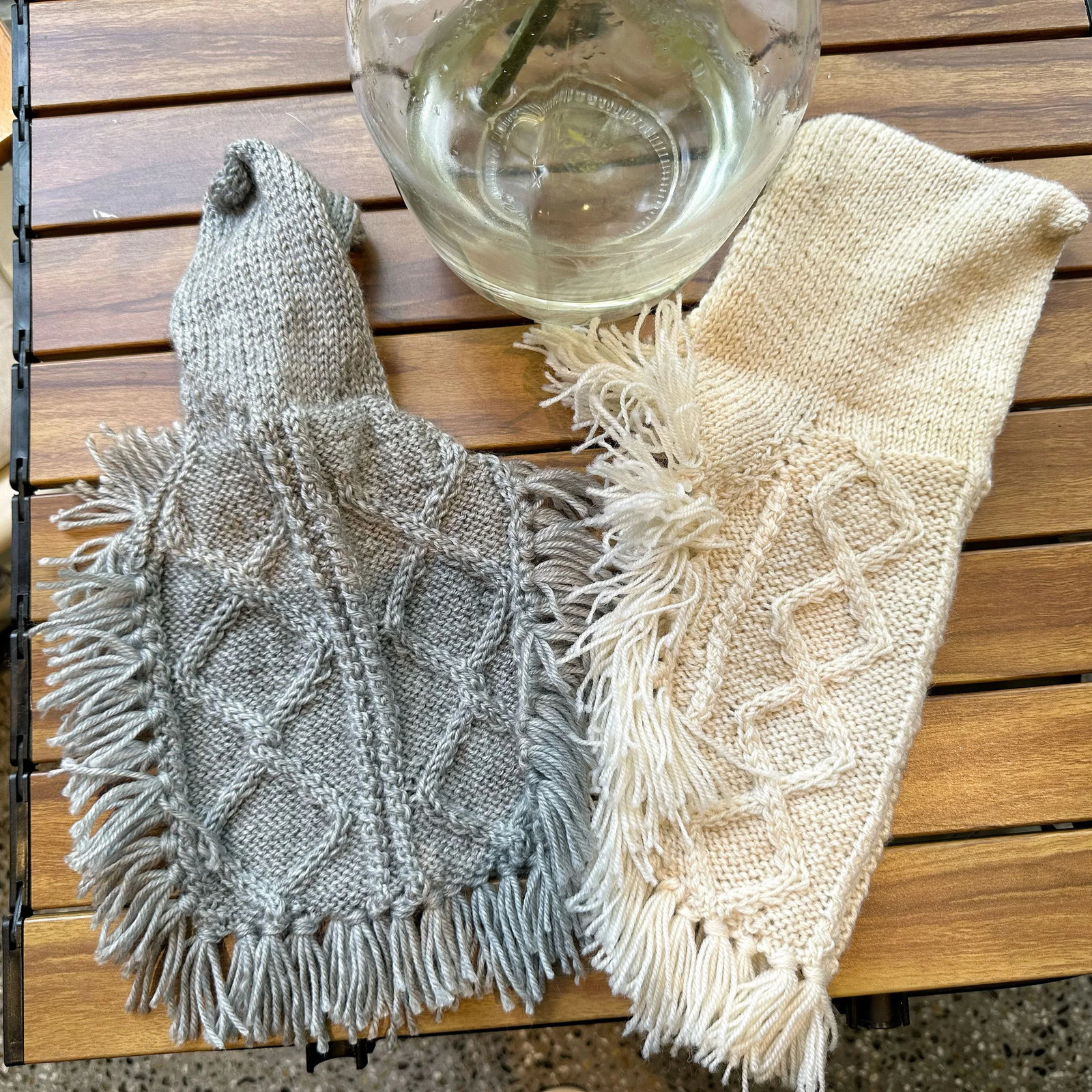 Pet Autumn and Winter Warm Cloak Sweater Handmade Hooked Sweater Yorkshire Malzis Dog Cloak Pet Sweater Pet Clothes Dog Coat 250226