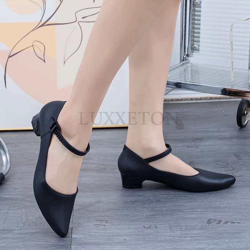 Sandals Pointed Jelly Toe Chunky Med Heels Flip ps Sgback Casual Candy Skidproof Beach Shoes for Women PVC Sandalia