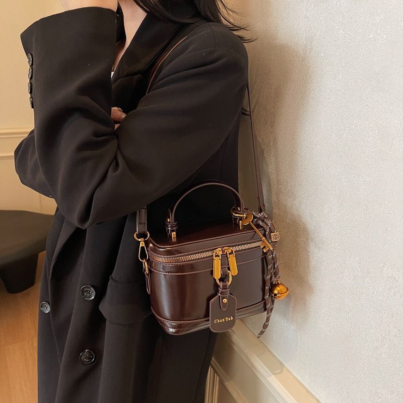 2024 new high-end niche design box handbag popular single shoulder crossbody bucket women's bag