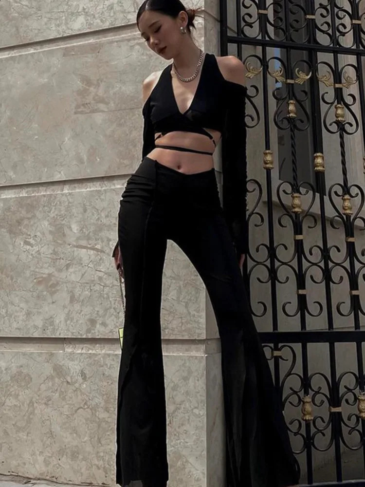 Sexy Black Crop Tops Streetwear Women Fashion 2024 Lace Up Bandage V Neck Cut Out Long Sleeve T Shirts 250228