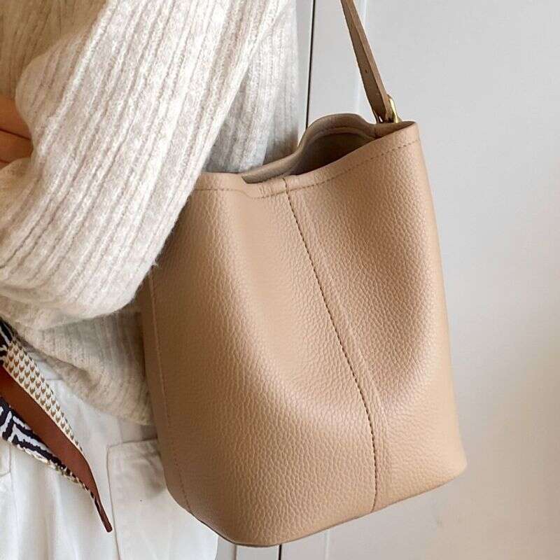 Women's Bags niche handbag women's new super hot summer crossbody bucket fashionable commuting single shoulder armpit bag