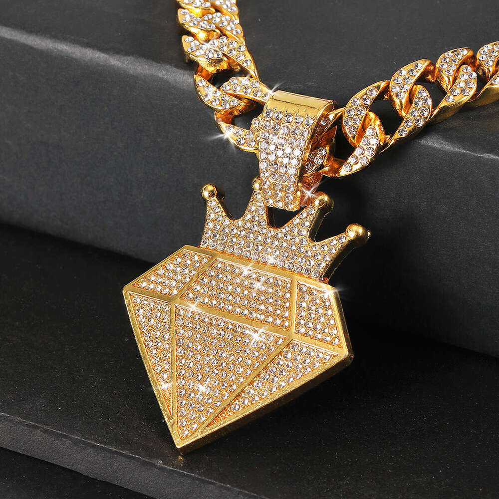 Fashion and personalized jewelry, full dia crown pendant necklace, men's high-end sense, hip-hop Cuban chain