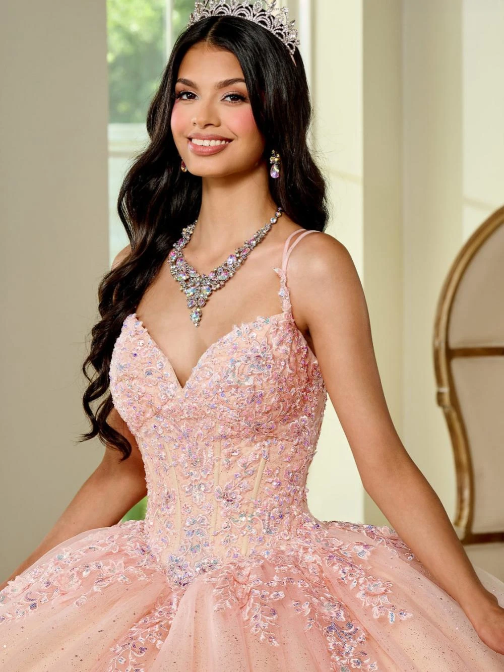 Gorgeous Ball Gown Quinceanera Dresses For Women Appliques Sequins Gowns Spaghetti Straps Sleeveless Party Prom Sweep Train Dress Customied