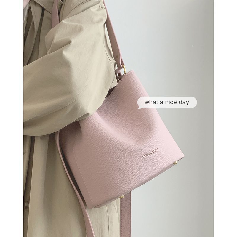 Fashionable Stylish Shoulder for Women Spacious Bucket Bag with Chic Design and Premium Quality