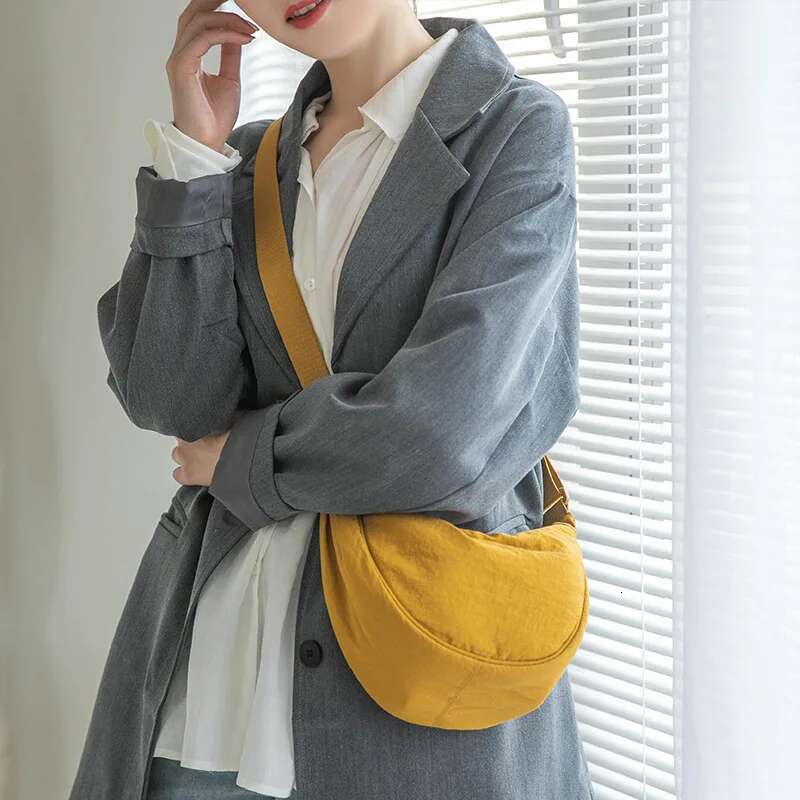 Women's Autumn And Winter New Ladies Crossbody Nylon Material Dumpg Bag Lightweight Small Satchel Fashionable Hundred Shoulde