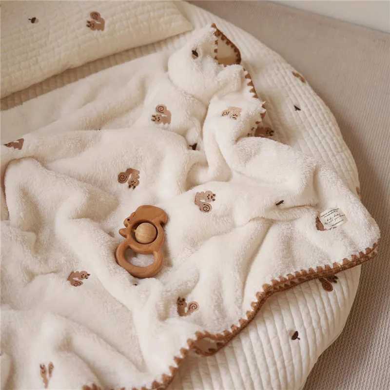 Flannel soft and warm embroidered newborn suitable for beds rabbits autumn winter baby bed blanket 90 * 130cm Z250228 free shipping free shipping