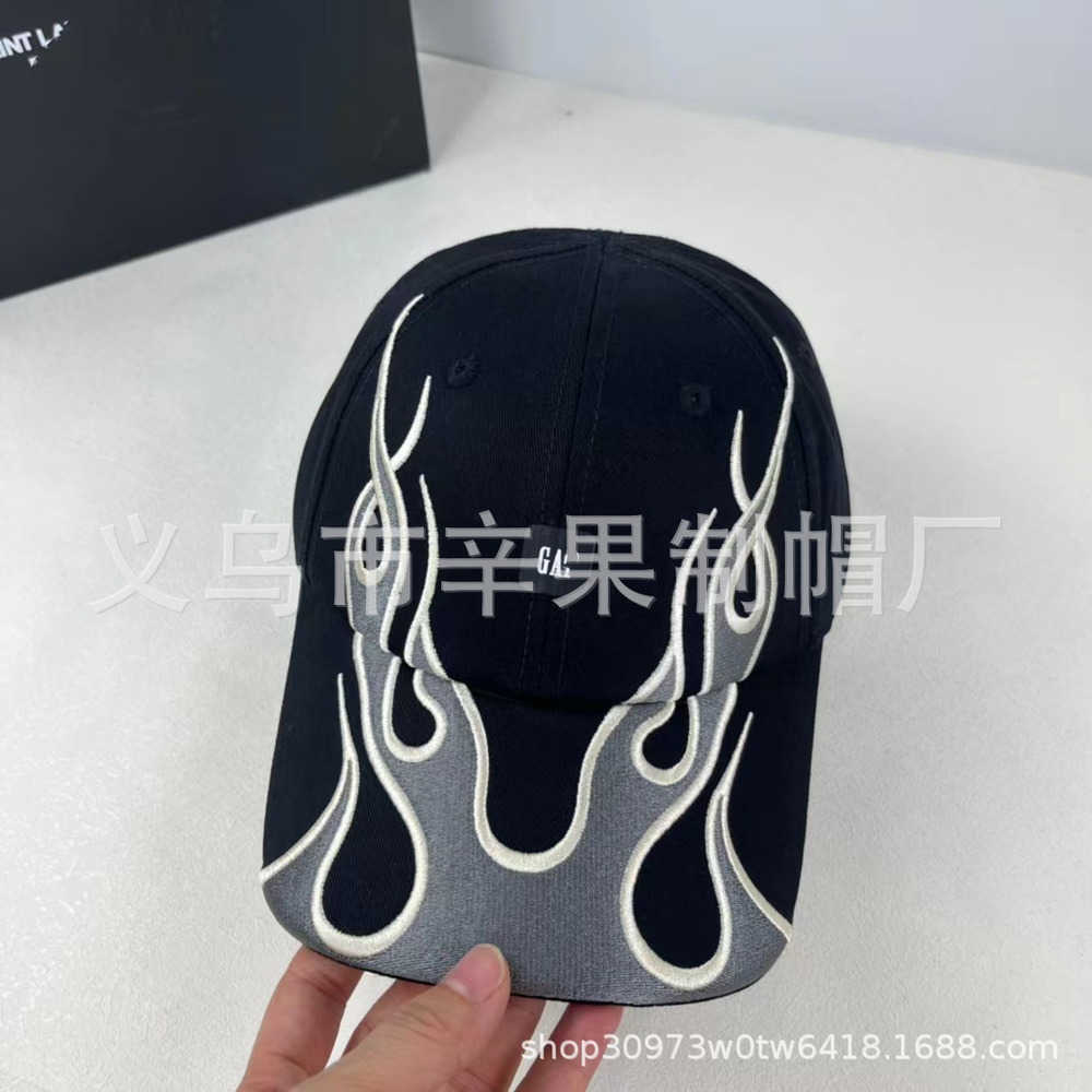 Ball Caps Flame Baseball Hat Duck Tongue Hat Men and Women Street Trendy People Versatile Personality Hip Hop Big Head Circumstance Show Thin Temperam