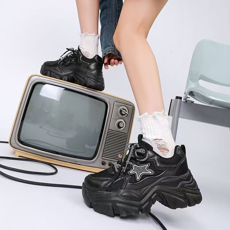 Women's Casual Sports Shoes Spring New Style Thick Bottom Versatile Leisure Sports Shoes Black Samurai Dad Shoes Fashion Chunky Sneakers Zapatos 