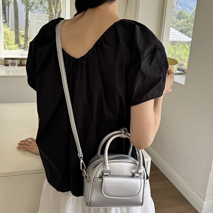 designer 2025 New Handbag Women Korean Niche Design Shell Retro Versatile Crossbody Bag Handheld Small Square Bag