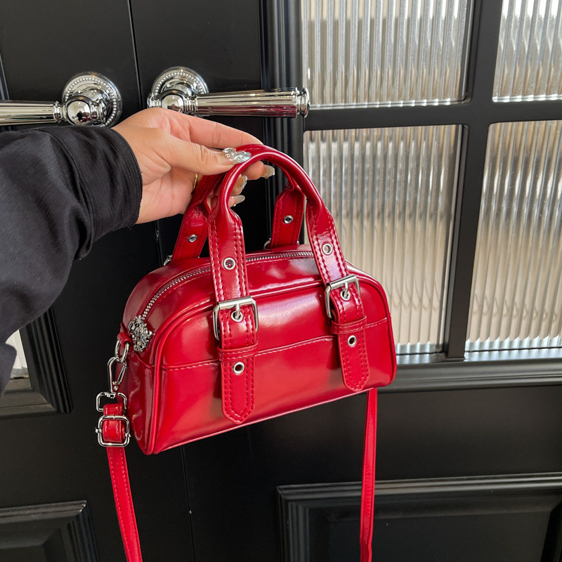 Fashion Handheld Small Square Bag For Free Shopping Designer Women Bag Shipping Simple Casual Shoulder Bag Summer Niche Trend Design Crossbody Bag