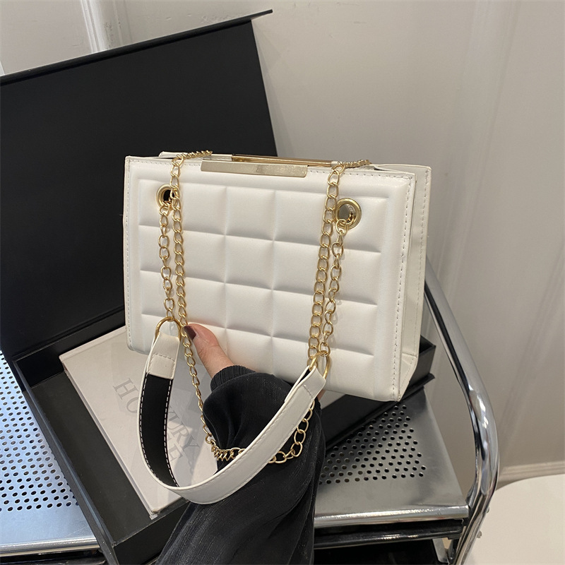 Free Shipping Designer Bag 2025 New Chain Diamond Grid Trendy Texture Fashionable Versatile Womens Shoulder Crossbody Bag