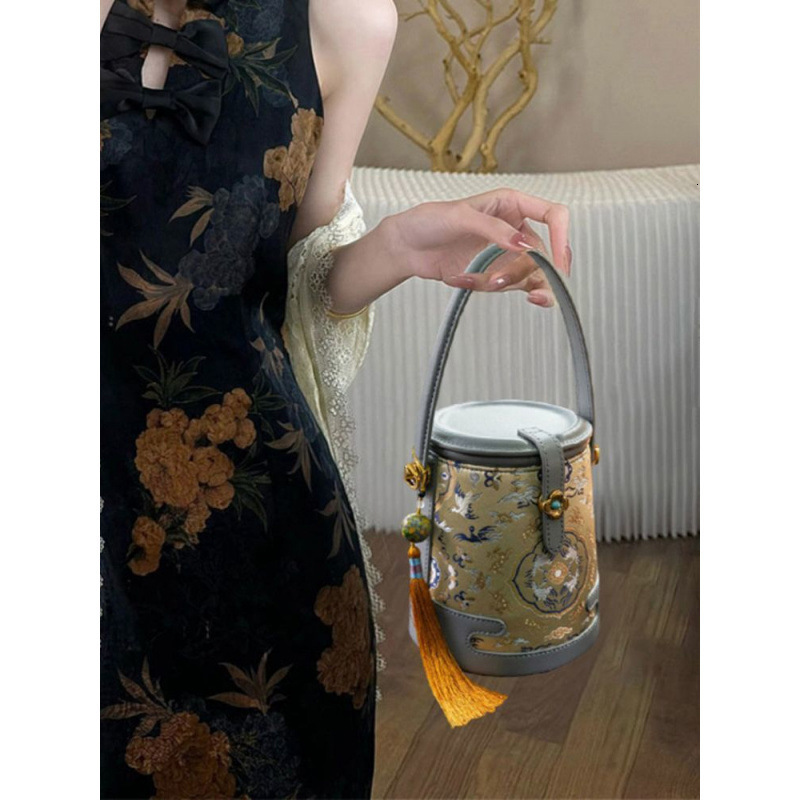 Brand Quality New Style New Style Cheongsam Pattern Handheld Bucket Bag for Women 2024 New Designer Crossbody Cylinder Bag New Free Delivery Designer 