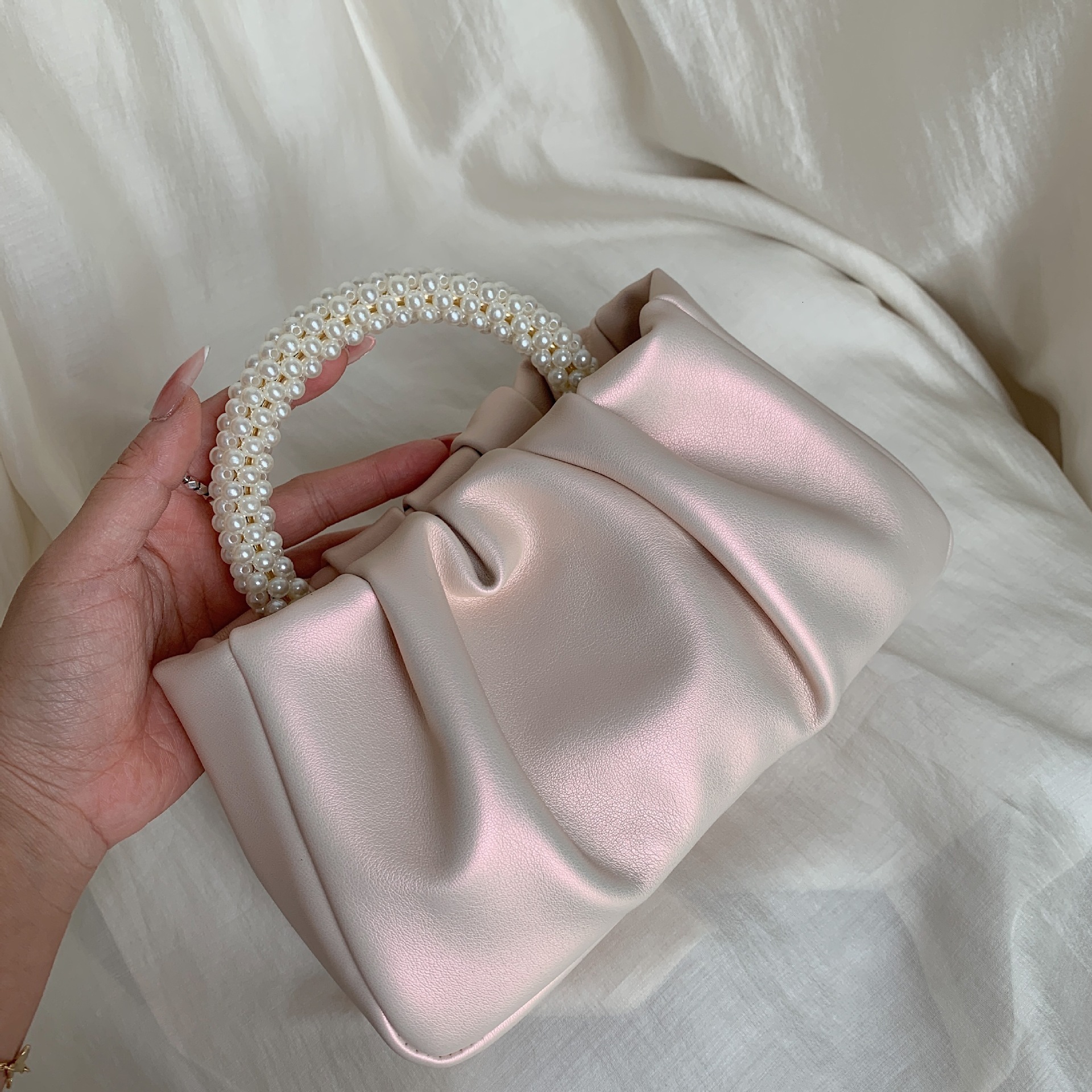designer Bag for Women 2025 New Trendy Fashion Round Pearl Handheld Pleated Cloud Bag Niche Elegant Shoulder Crossbody Bag