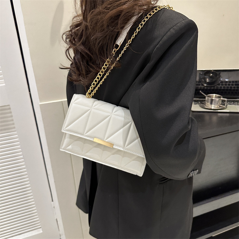 Free Shipping Designers New Retro Personalized Shoulder Bag Womens Fashionable Simple Crossbody Bag Korean Version Trendy Chain Small Square Bag