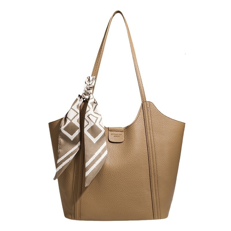 designer 2025 Women's New Fashion Tote Bag Versatile Shoulder Bag Autumn Winter Commuter Large Capacity Underarm Bag