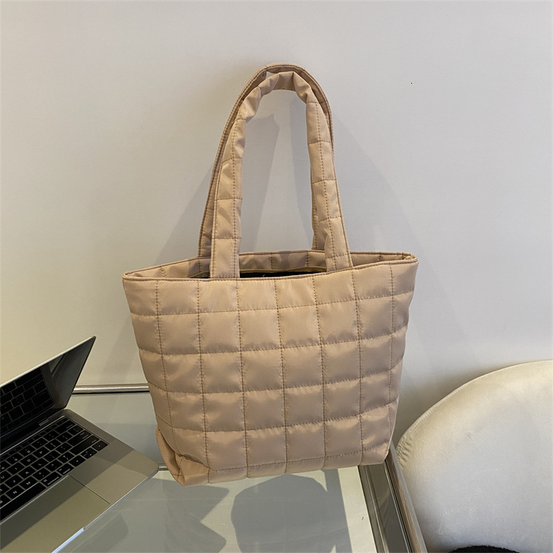 designer High-end Large Capacity Bag for Women, New Versatile Ins Commuter Tote Bag, Casual Trendy Handbag and Shoulder Bag