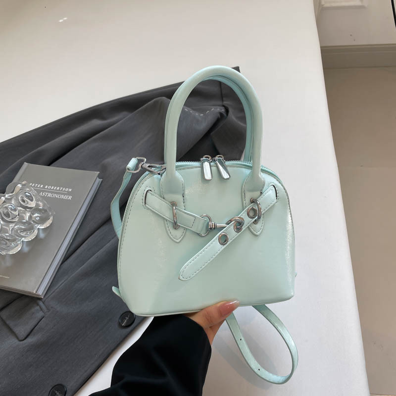 Top quality Brand High Quality New Style Single Shoulder Crossbody Women's Bag Fashion 2025 New Shell Bag Simple New Free Delivery Designer Bag