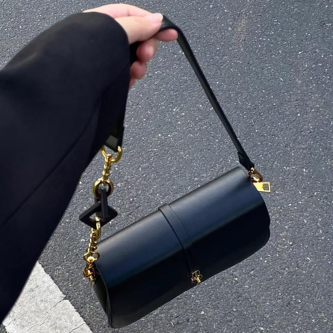 designer High-Quality Texture Baguette Bag 2025 New Fashion Light Luxury Chain Underarm Saddle Bag Versatile Single Shoulder Crossbody Bag for Women