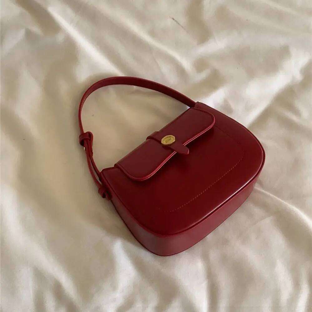 Versatile Korean Style Red Shoulder Black Pure Color Pu Saddle Bag Large Capacity All-Match Retro Handbag Girls