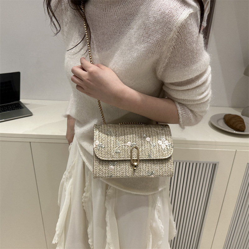 Fashion Woven Bag 2025 New Fashion Chain Shoulder Bag Trendy Women's Designer Handbag Small Square Bag Crossbody Bag Vacation Beach Bag