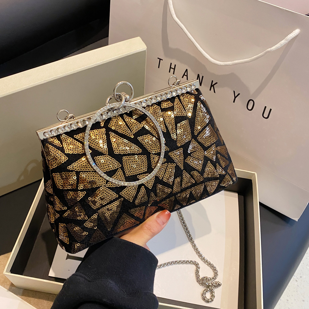 Free Shipping Designers New Handbag With Embroidered Sequins For Ladies Dinner Bag Iron Ring Clip Mouth Womens Bag Cross-border Hot Selling Retro Wome