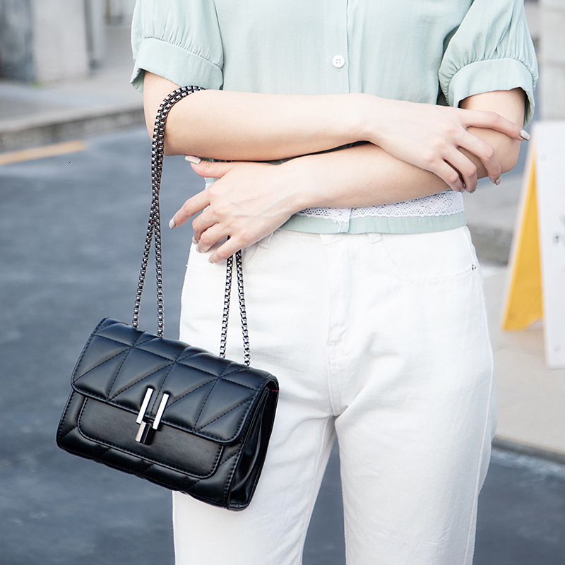 designer 2025 New Fashion Trend Versatile Simple Women's Bag Quilted Buckle Bag Women's Shoulder Crossbody Bag Small Chain Bag