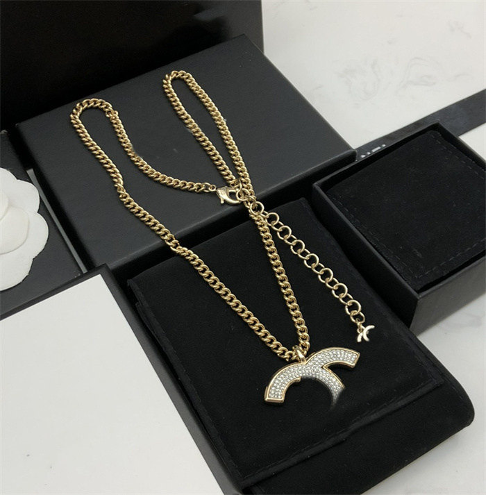 Luxury Designer Pendant Necklace Gold Plated Necklaces Crystal Pearl Titanium C Sweater Chain Jewelry Accessories Chain Ccity hjkhjg