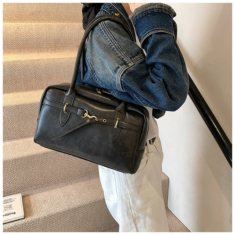 designer Vintage Large Capacity Underarm Bag Women's 2025 New Winter Shoulder Bag Handheld Commuter Boston Pillow Bag