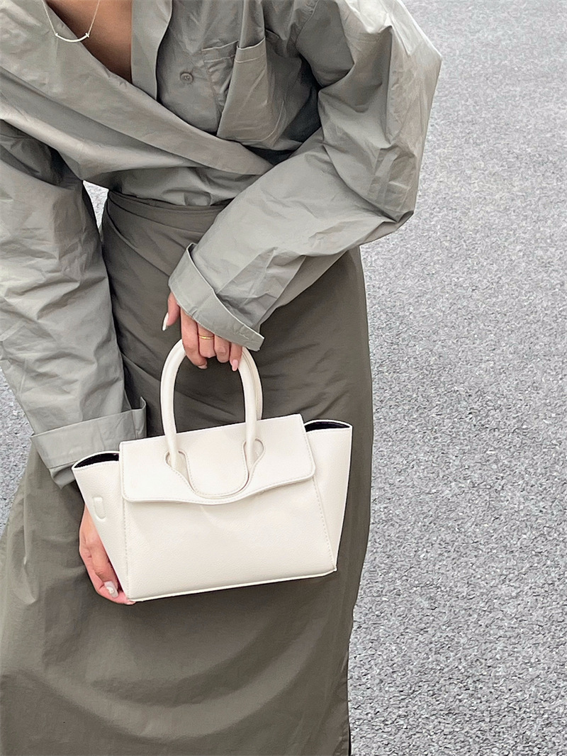 designer Versatile Niche French Style High-End Handbag Mother-Daughter Bag Women New Casual Versatile Wing Bag Single Shoulder Crossbody Bag