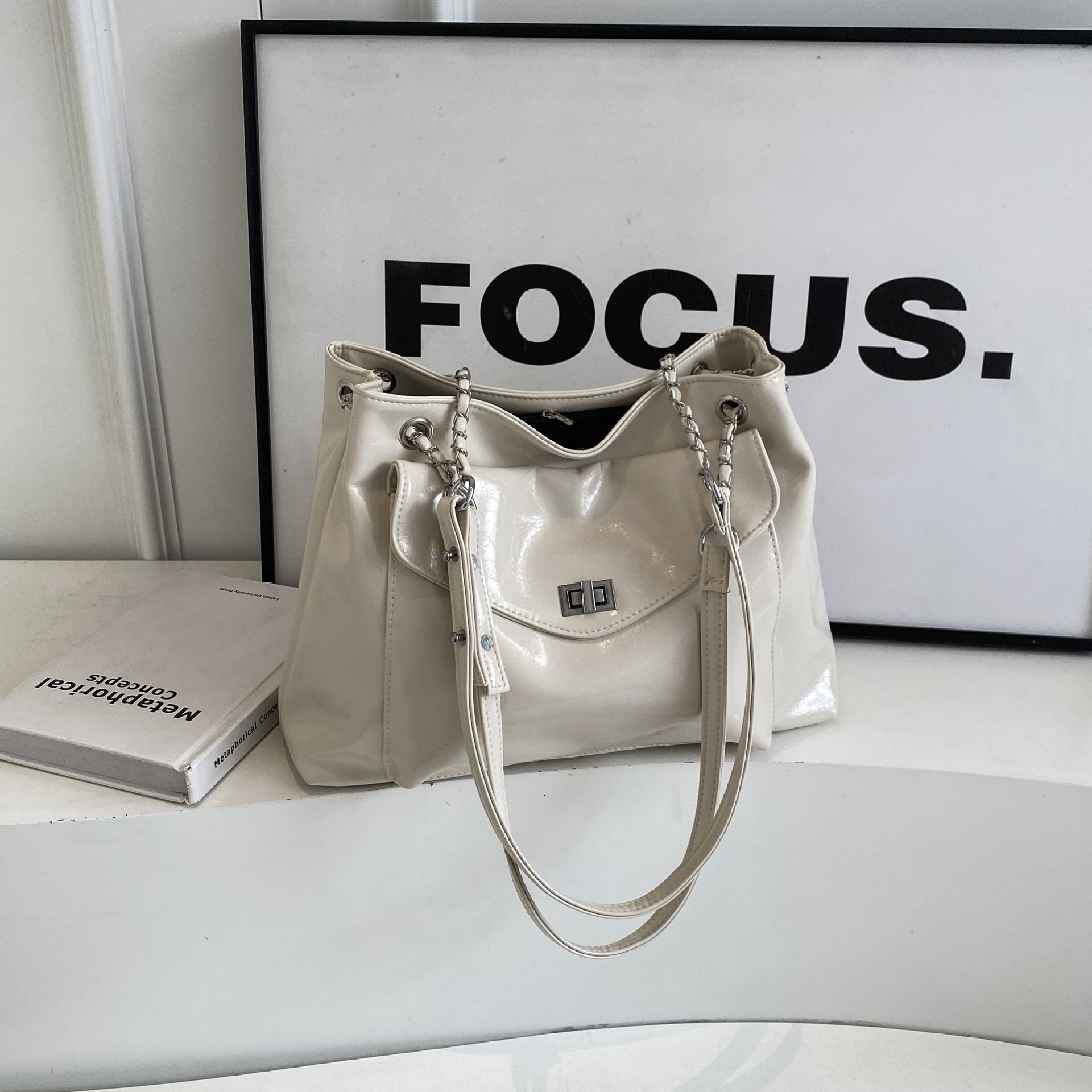 Free Shipping Designer's New Single Shoulder Large Bag For Women 2025 Fashion Silver Armpit Bag Versatile For Class Commuting Crossbody Bag