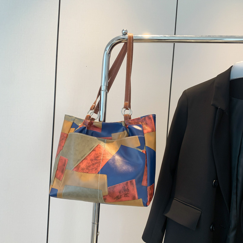 Personalized Large Capacity Sticker Handbag Free Shipping Color Blocked Women's Commuting Bag Shopping Bag Designer Bag Armpit Shoulder Bag