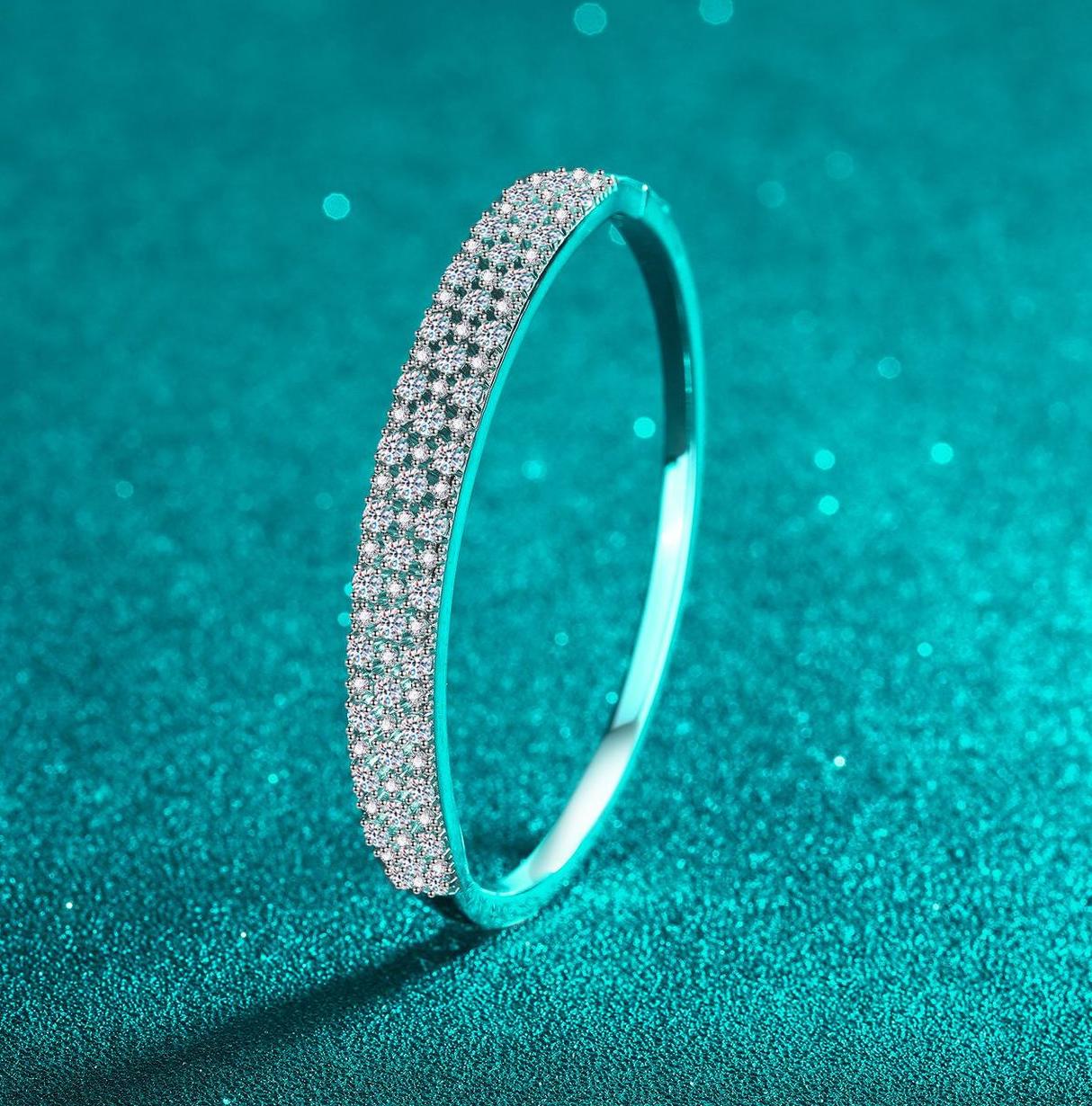 Elegant Accessory Ladies' Simple Design Moissanite Ring & Cuff Ensemble Made of Durable Sterline Silve
