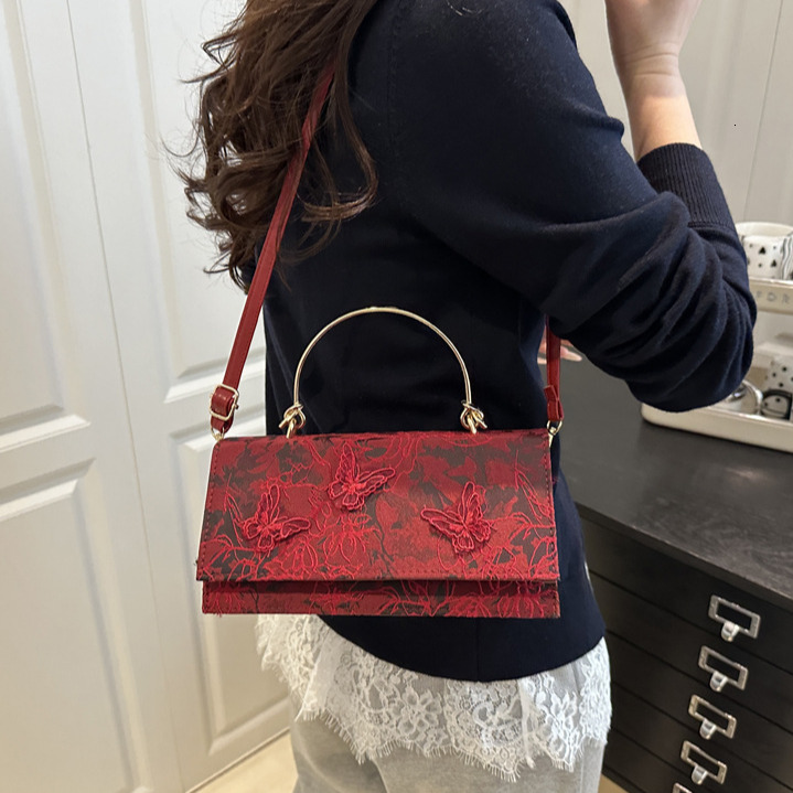 2025 New Designer Fashion Handbag Embroidered Butterfly Love Flower Small Square Bag Korean Beautiful Shoulder Bag Texture Atmospheric Crossbody Bag M