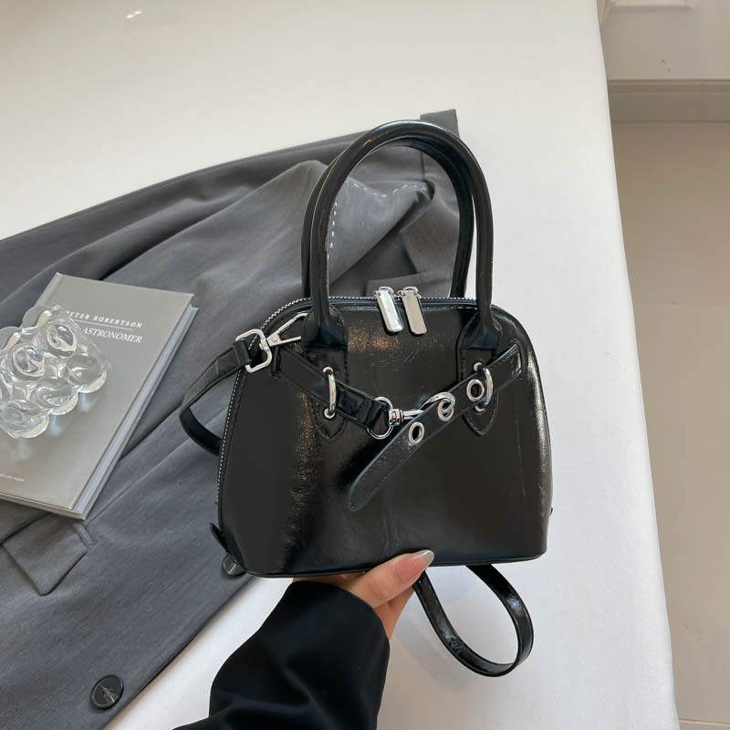 Top quality Brand High Quality New Style Single Shoulder Crossbody Women's Bag Fashion 2025 New Shell Bag Simple New Free Delivery Designer Bag