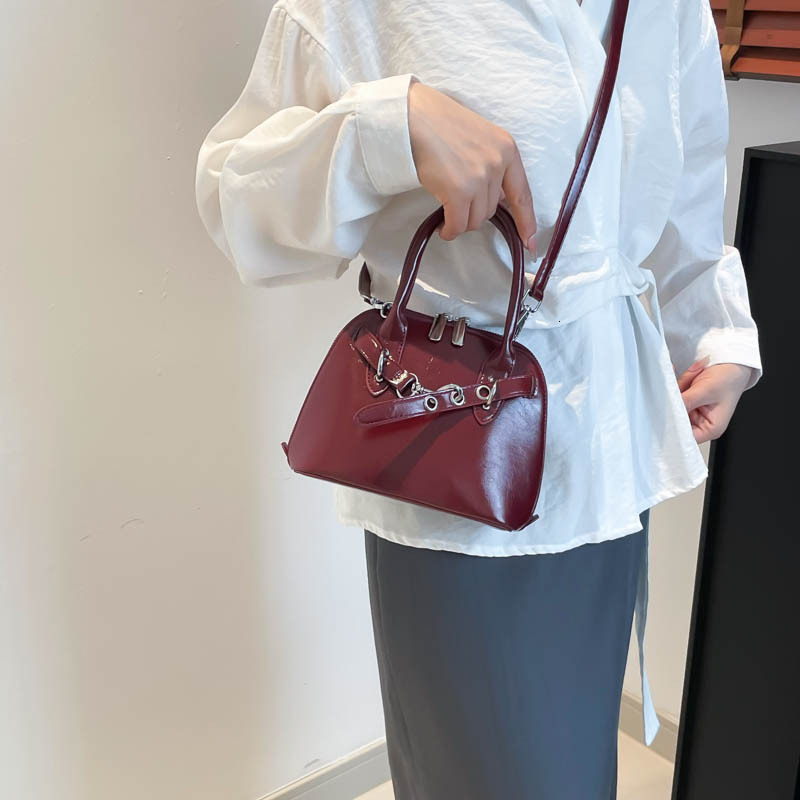 Top quality Brand High Quality New Style Single Shoulder Crossbody Women's Bag Fashion 2025 New Shell Bag Simple New Free Delivery Designer Bag