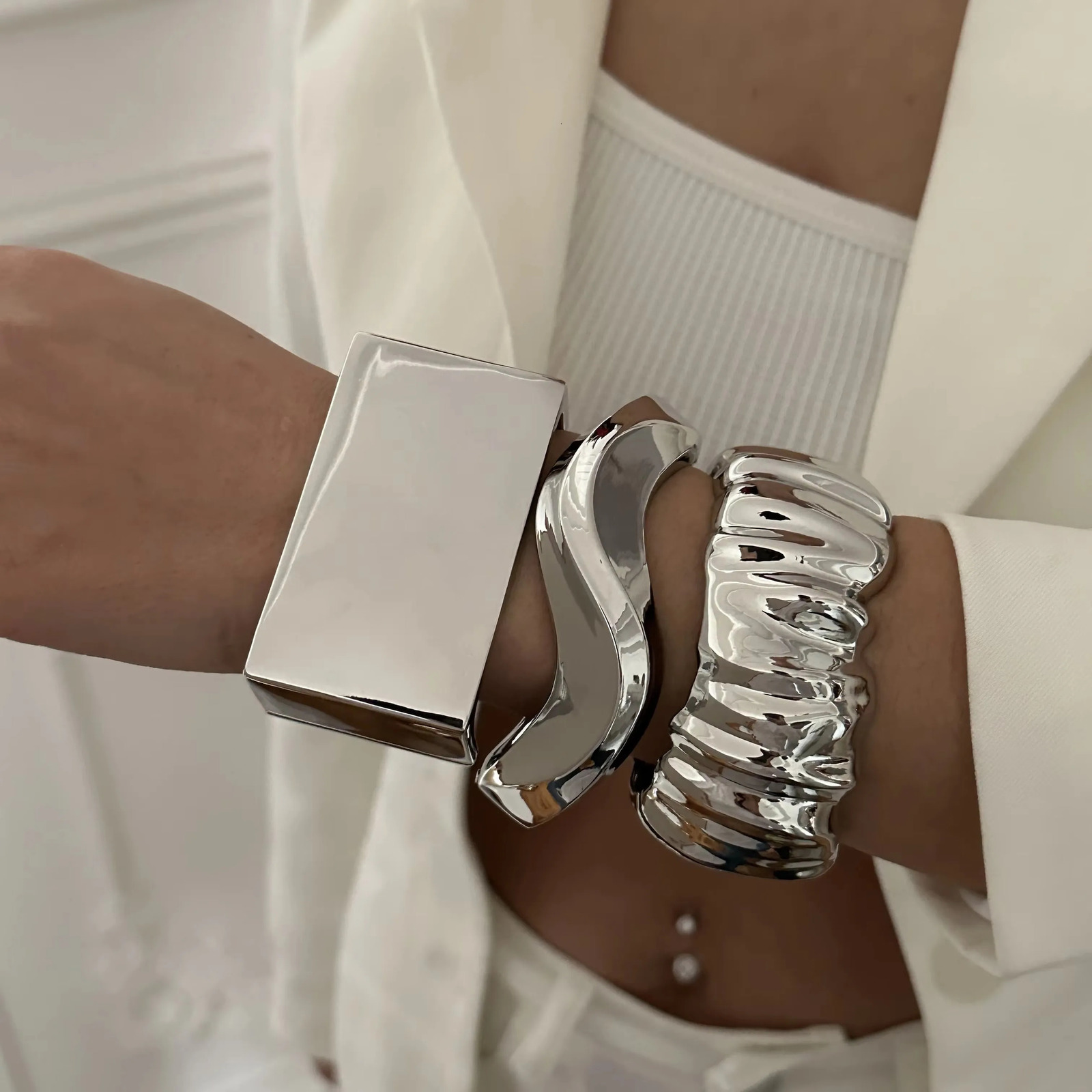 Exaggerated Punk Smooth Heavy Metal Chunky Spring Bangles for Women Hip Hop Gold Color Geometric Bracelets Jewelry Accessories 250528