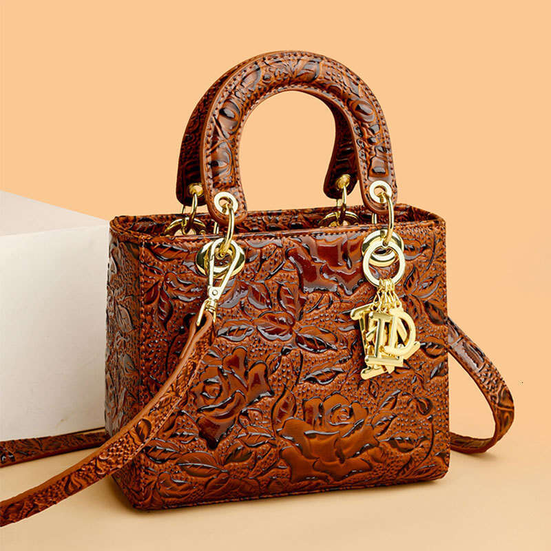 2025 New Princess Diana Niche Design Women's Handbag High-end Commuter Trendy Crossbody Bag