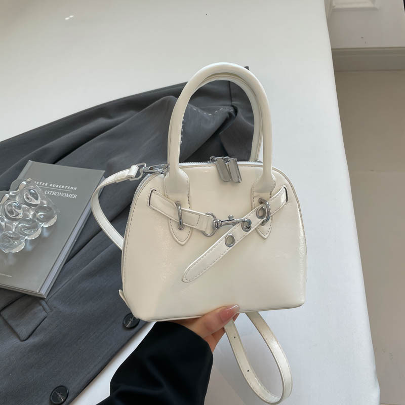 Top quality Brand High Quality New Style Single Shoulder Crossbody Women's Bag Fashion 2025 New Shell Bag Simple New Free Delivery Designer Bag