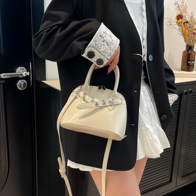 Top quality Brand High Quality New Style Single Shoulder Crossbody Women's Bag Fashion 2025 New Shell Bag Simple New Free Delivery Designer Bag